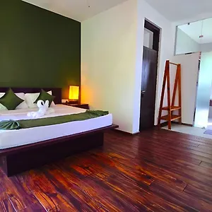 Lavinia Hotel